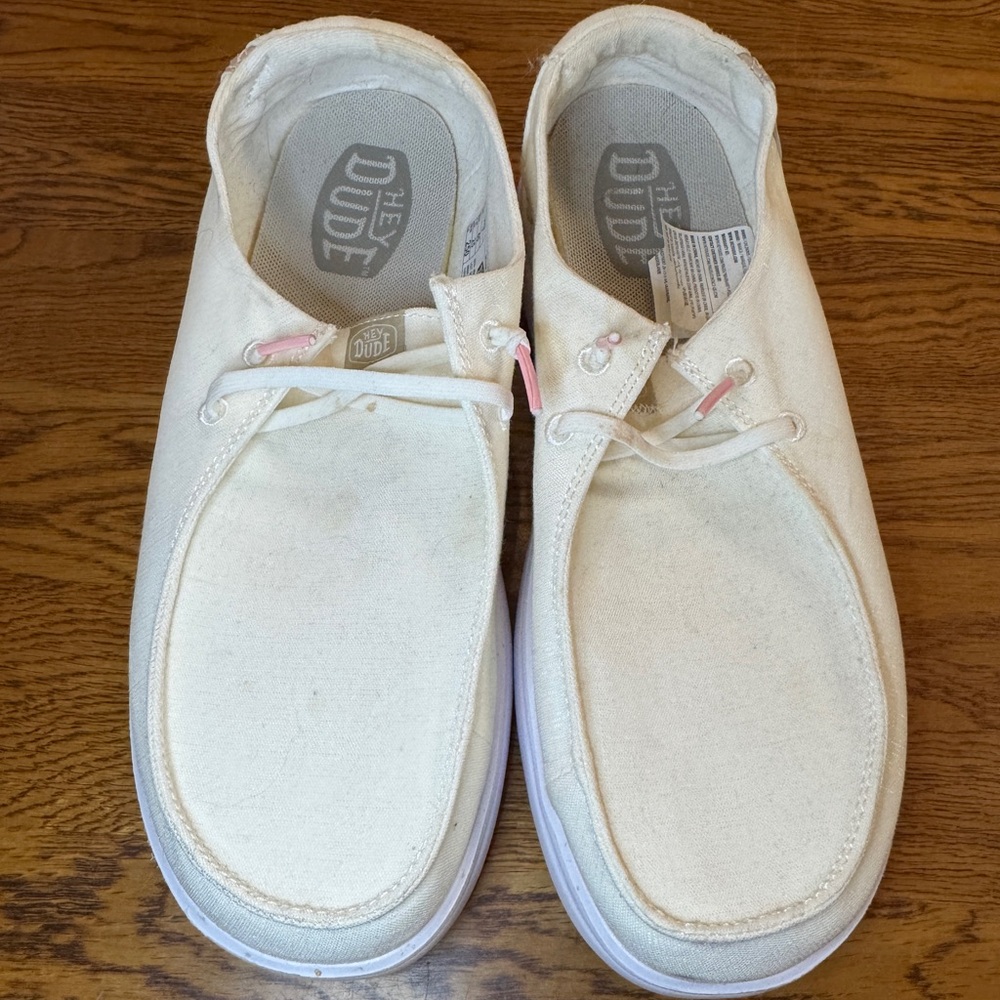 Hey Dude Women’s Shoes Size 9